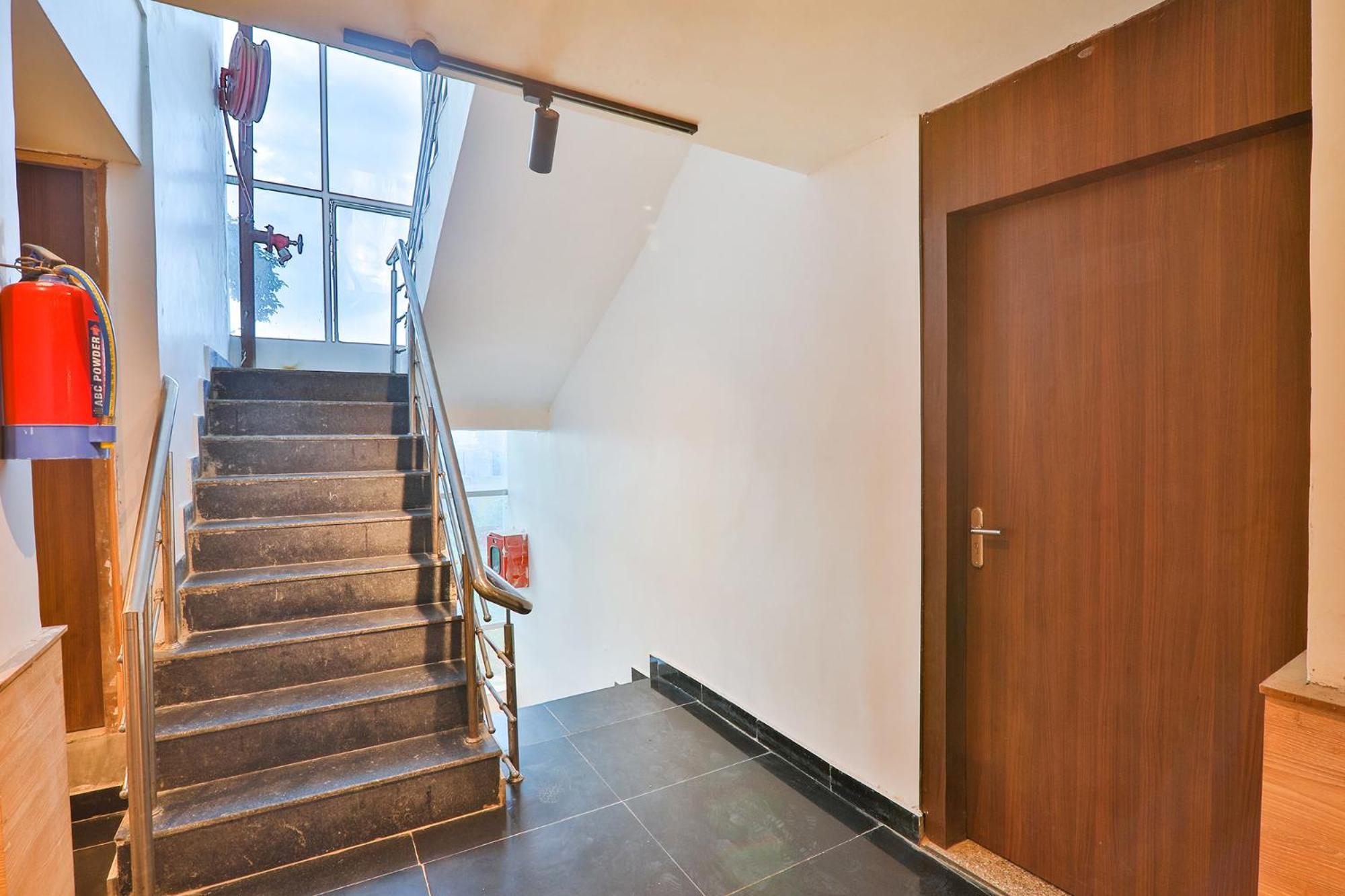 Fabhotel Shaurya Inn Лакнау Екстериор снимка